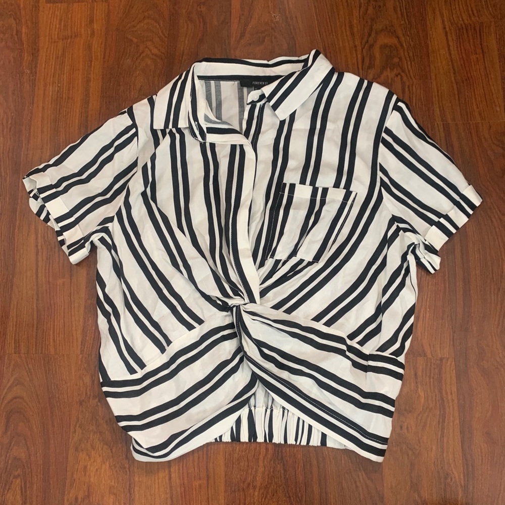 Forever 21 Cropped Collared T-shirt